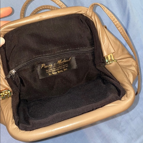 VINTAGE GENUINE HANDCRAFTED CARMEL BROWN LEATHER PURSE IN WONDERFUL CONDITION! - Picture 7 of 8